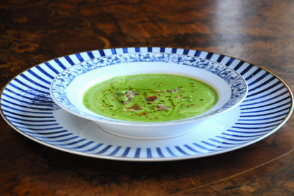 Sopa de Ervilhas e Hortelã com Chouriço de Monchique Fumado